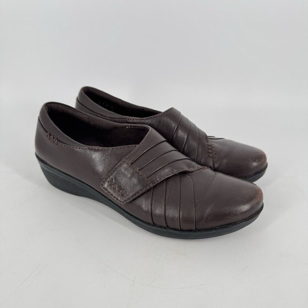 Clarks Womens Brown Leather Comfort Loafers Size 7 Slip On Low Heel Shoes